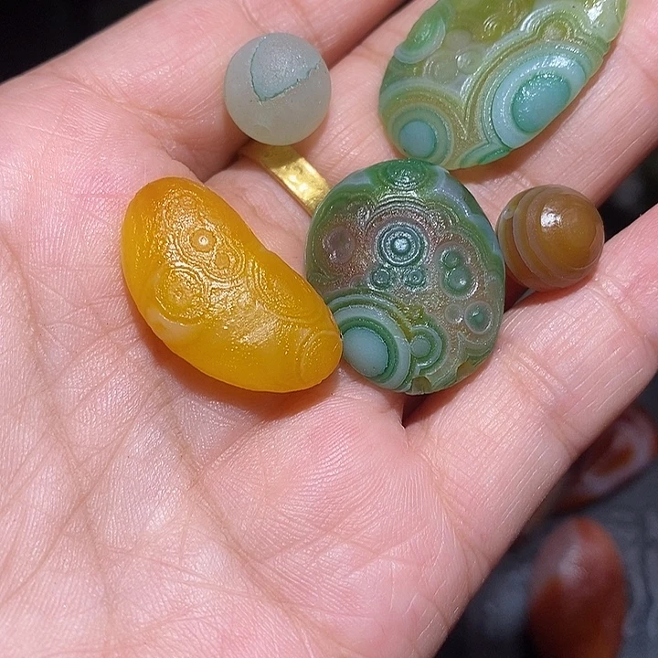 正***华玛瑙/玉髓颈饰合金
