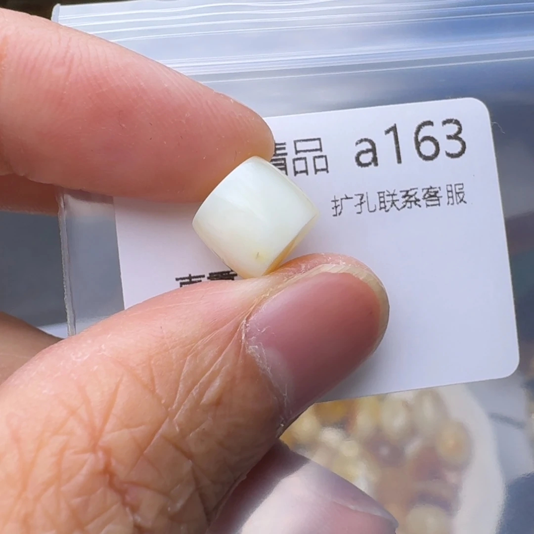琥珀未镶嵌裸石琥珀