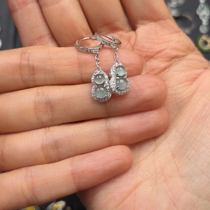 刘***帆翡翠银S925镶嵌耳饰