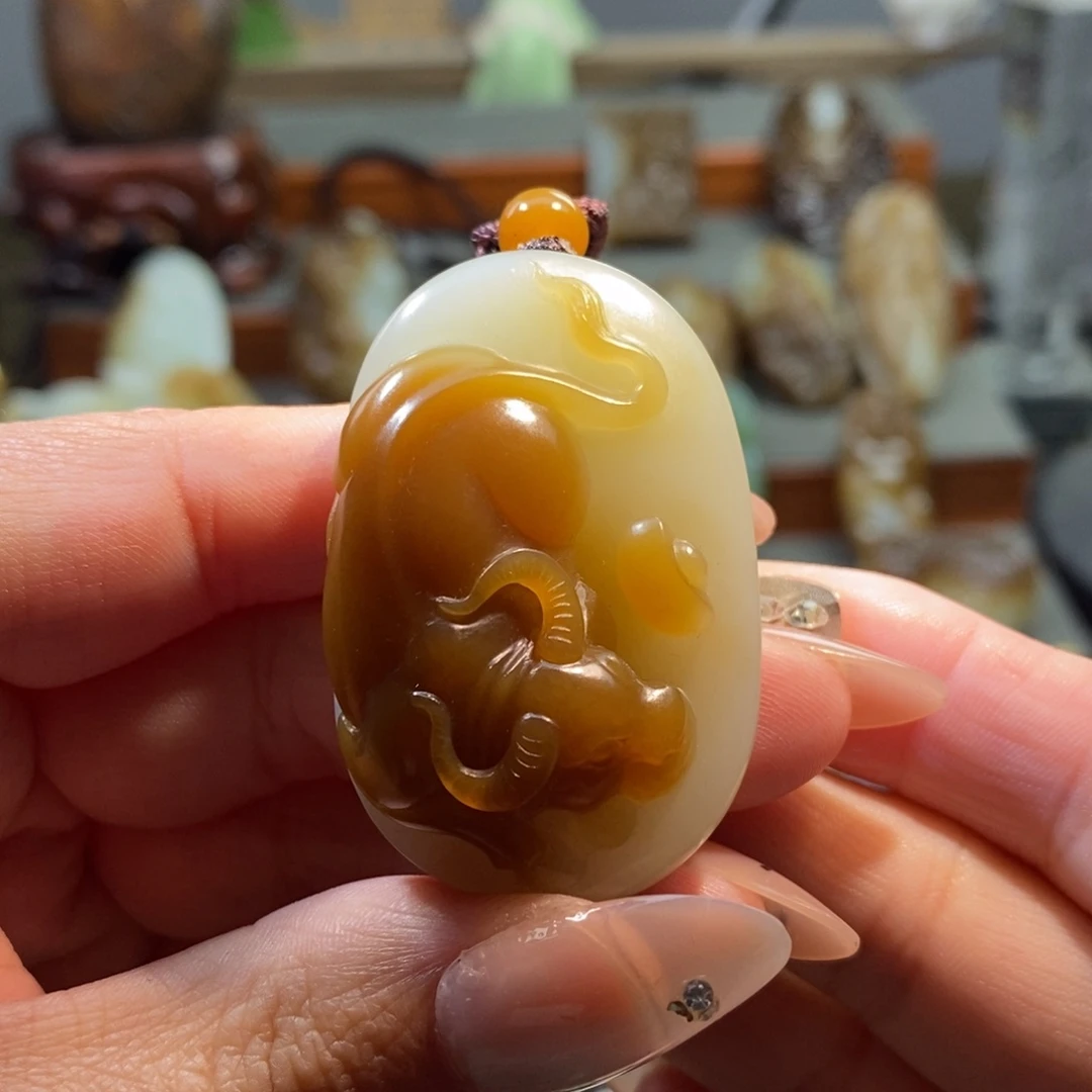 和田玉（糖玉）颈饰未镶嵌