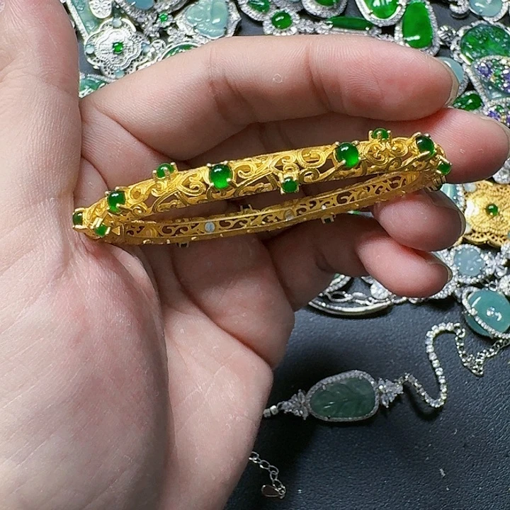 翡翠颈饰未镶嵌天然A货翡翠放漏