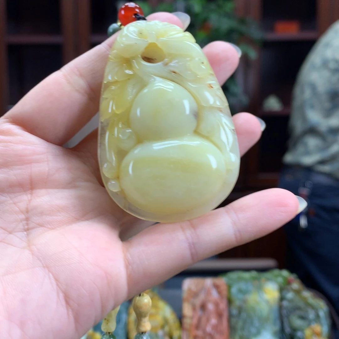 未镶嵌蛇纹石玉颈饰