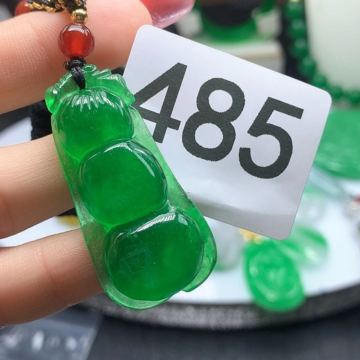 翡翠吊坠(赠链)未镶嵌