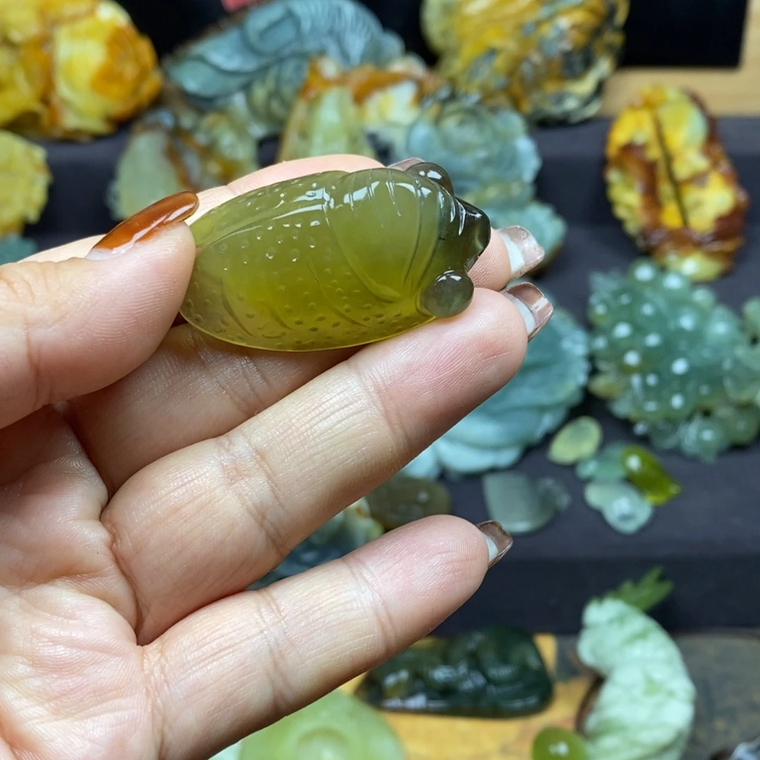 蛇纹石玉颈饰未镶嵌