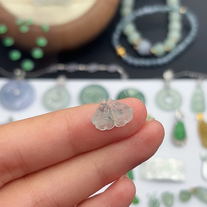 翡翠未镶嵌颈饰一对莲蓬