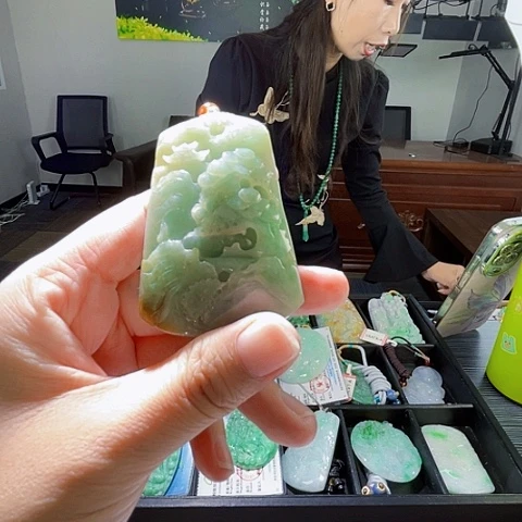 翡翠未镶嵌颈饰翡翠