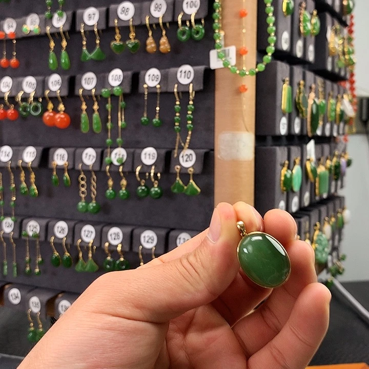 和田玉颈饰18K金镶嵌