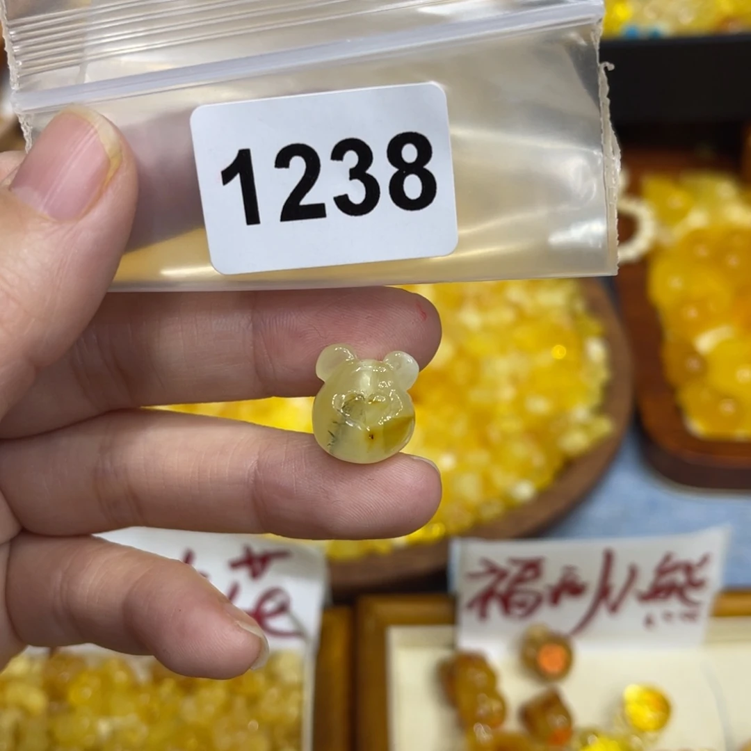 琥珀珠宝奇石未镶嵌