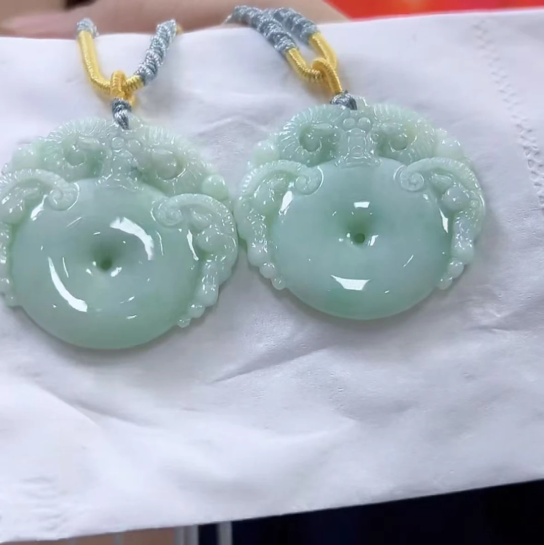 天然翡翠A货三阳开泰（多样性发货发一个）宽高38-41厚5-7送绳