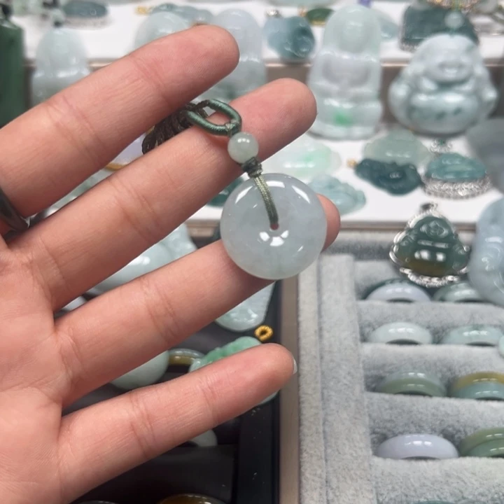 翡翠未镶嵌颈饰平安扣