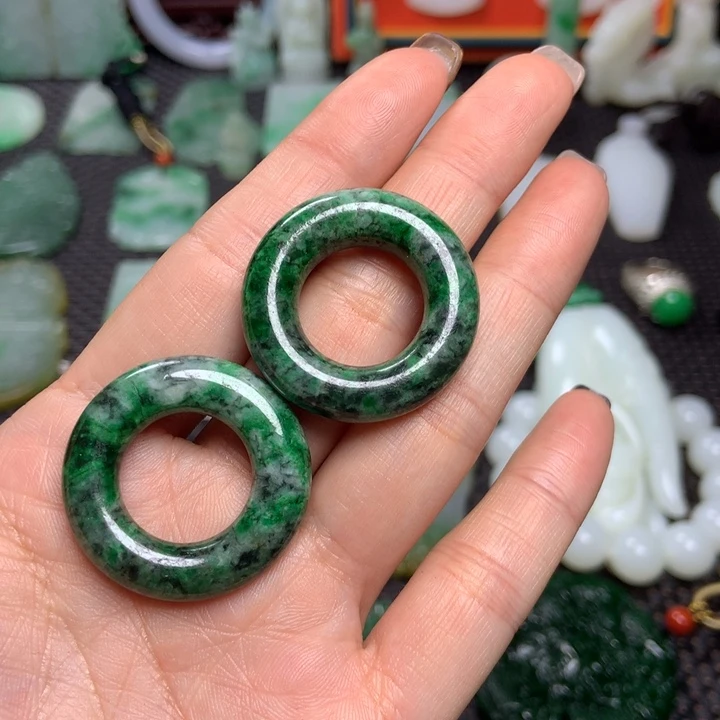翡翠未镶嵌挂件清