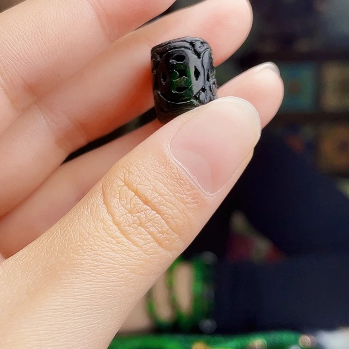 翡翠未镶嵌颈饰多样性