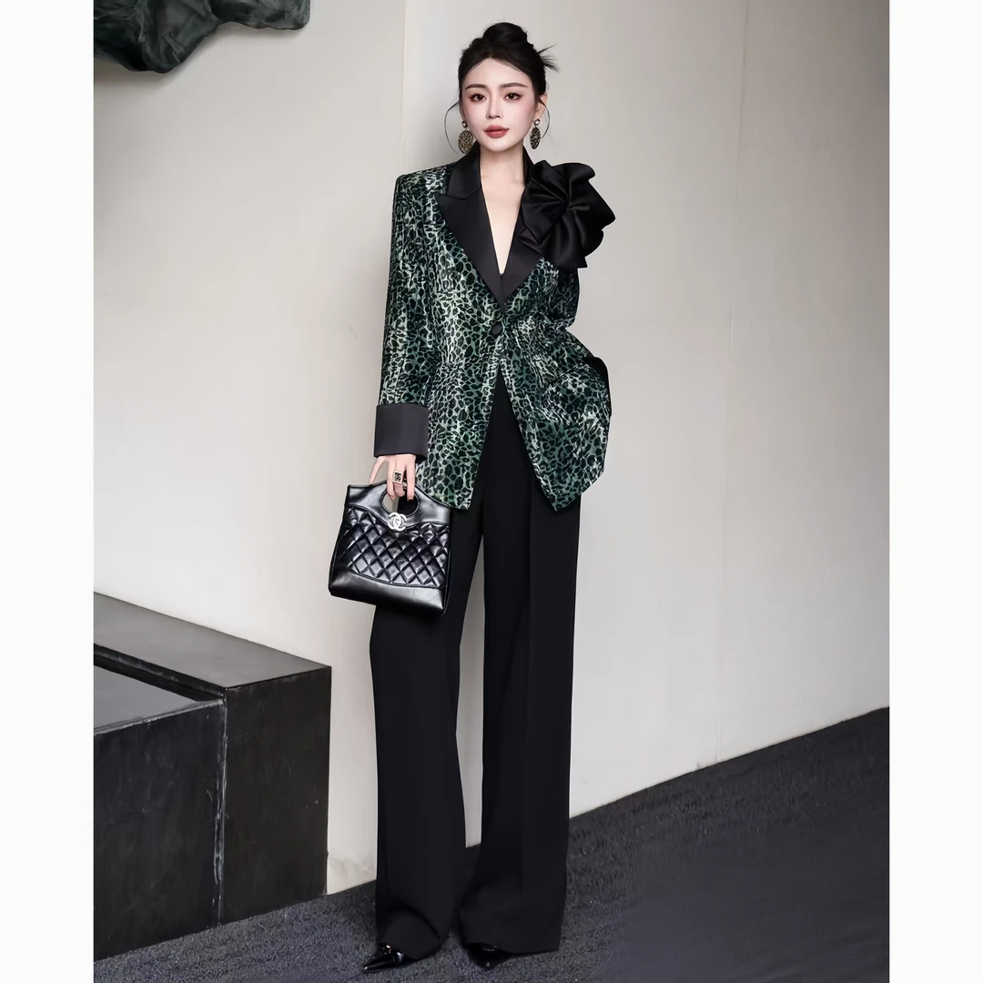 ZEROYK轻熟风职业套装女高级感立体花朵丝绒豹纹西服两件套