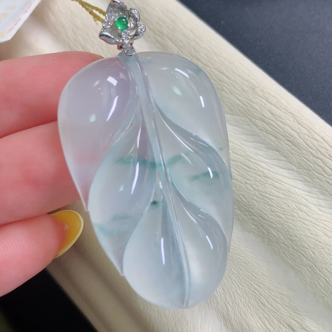 翡翠18K金镶嵌颈饰叶子