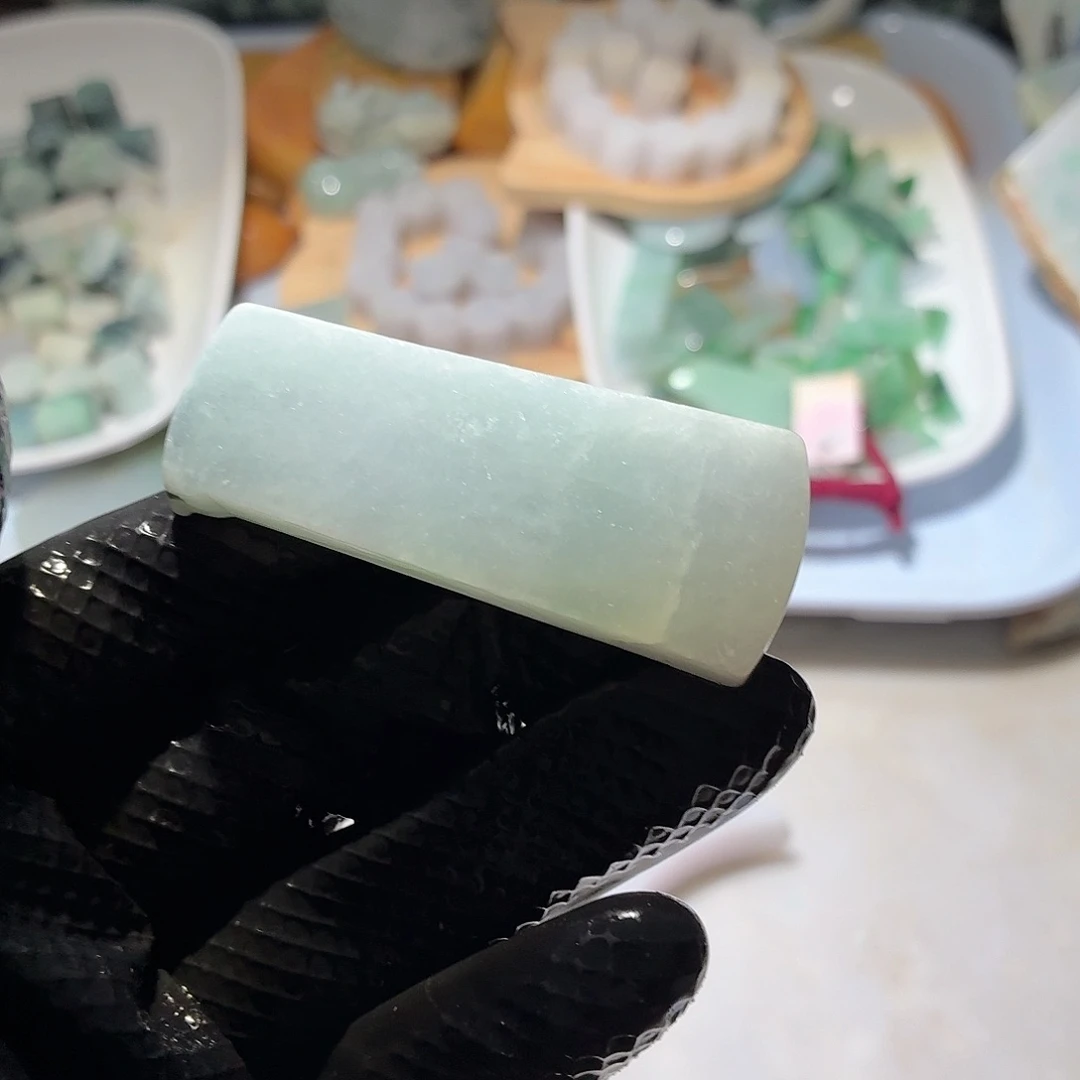 翡翠未镶嵌颈饰边角料