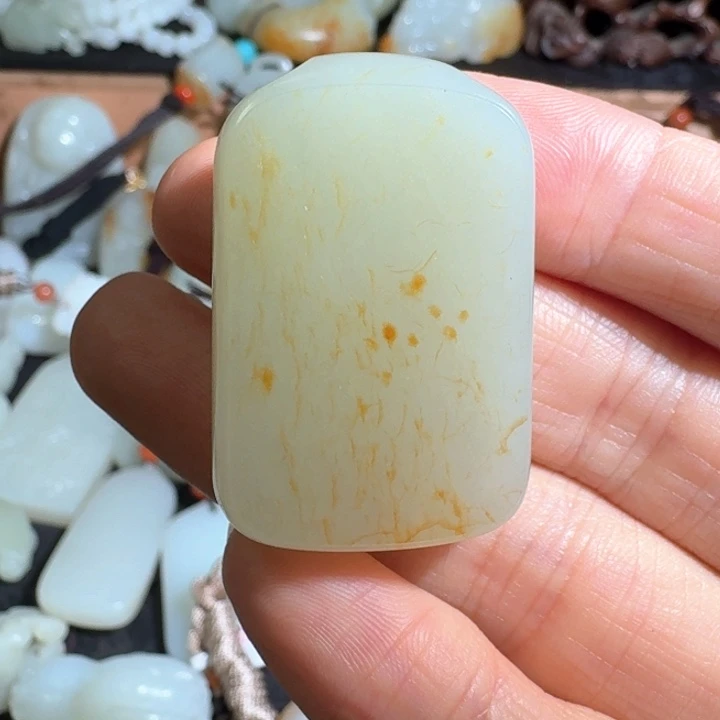 小***照和田玉未镶嵌颈饰