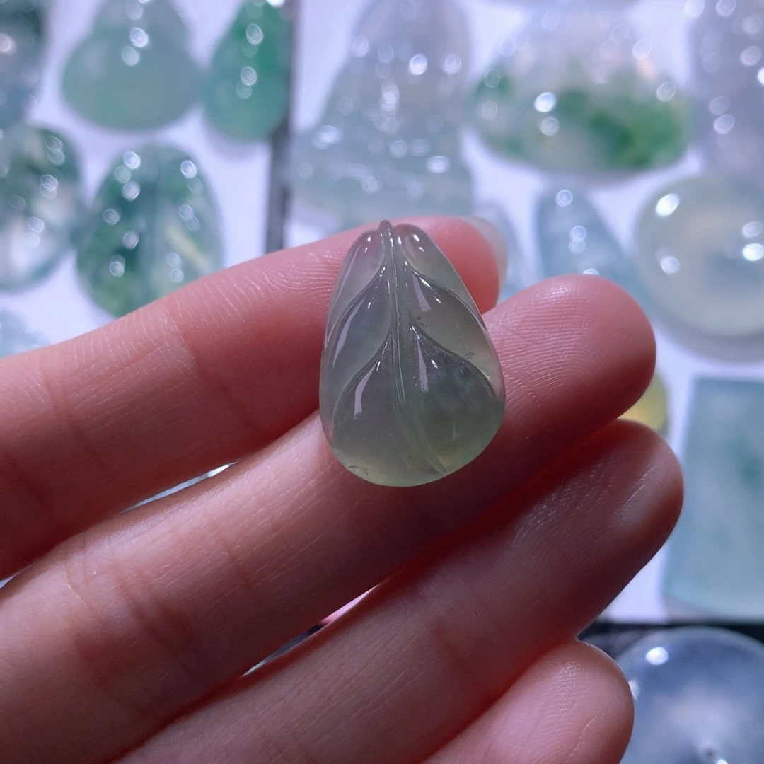 翡翠未镶嵌颈饰叶子