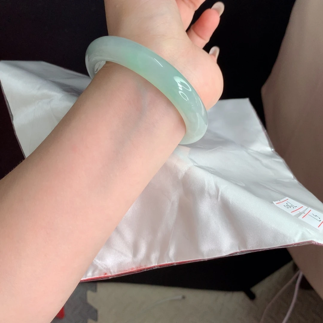 翡翠手镯未镶嵌，47号