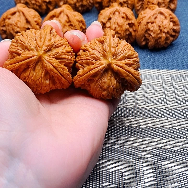 葫***芦文玩核桃吊坠三棱