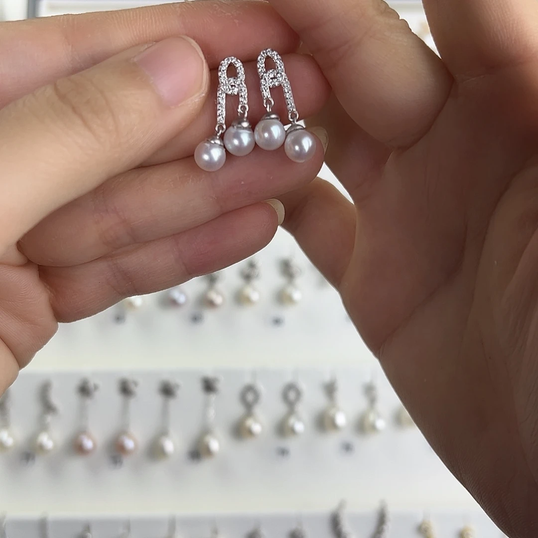 淡水珍珠银S925镶嵌耳饰