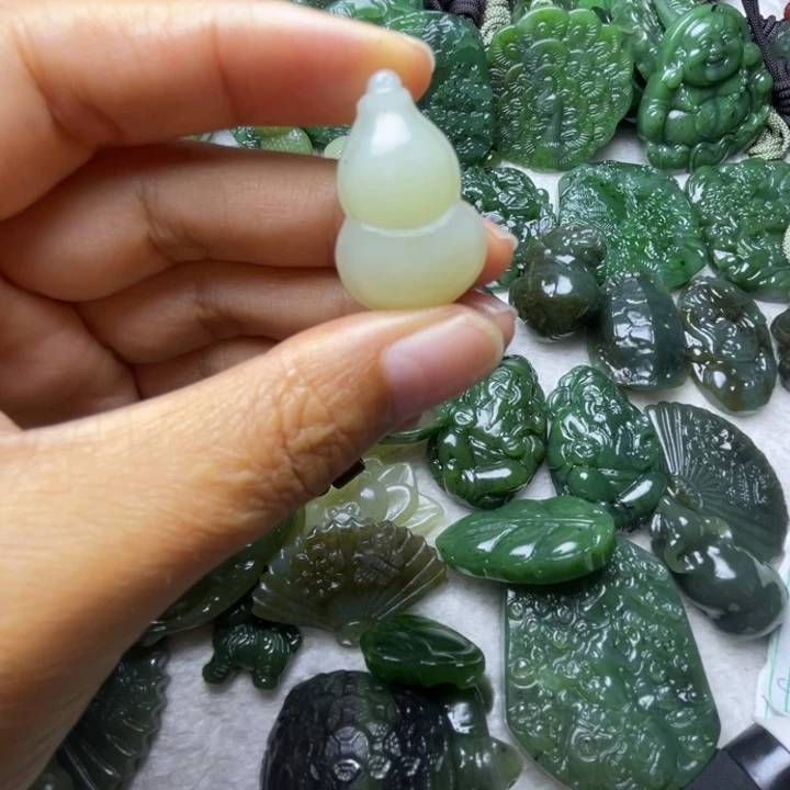 和田玉未镶嵌颈饰