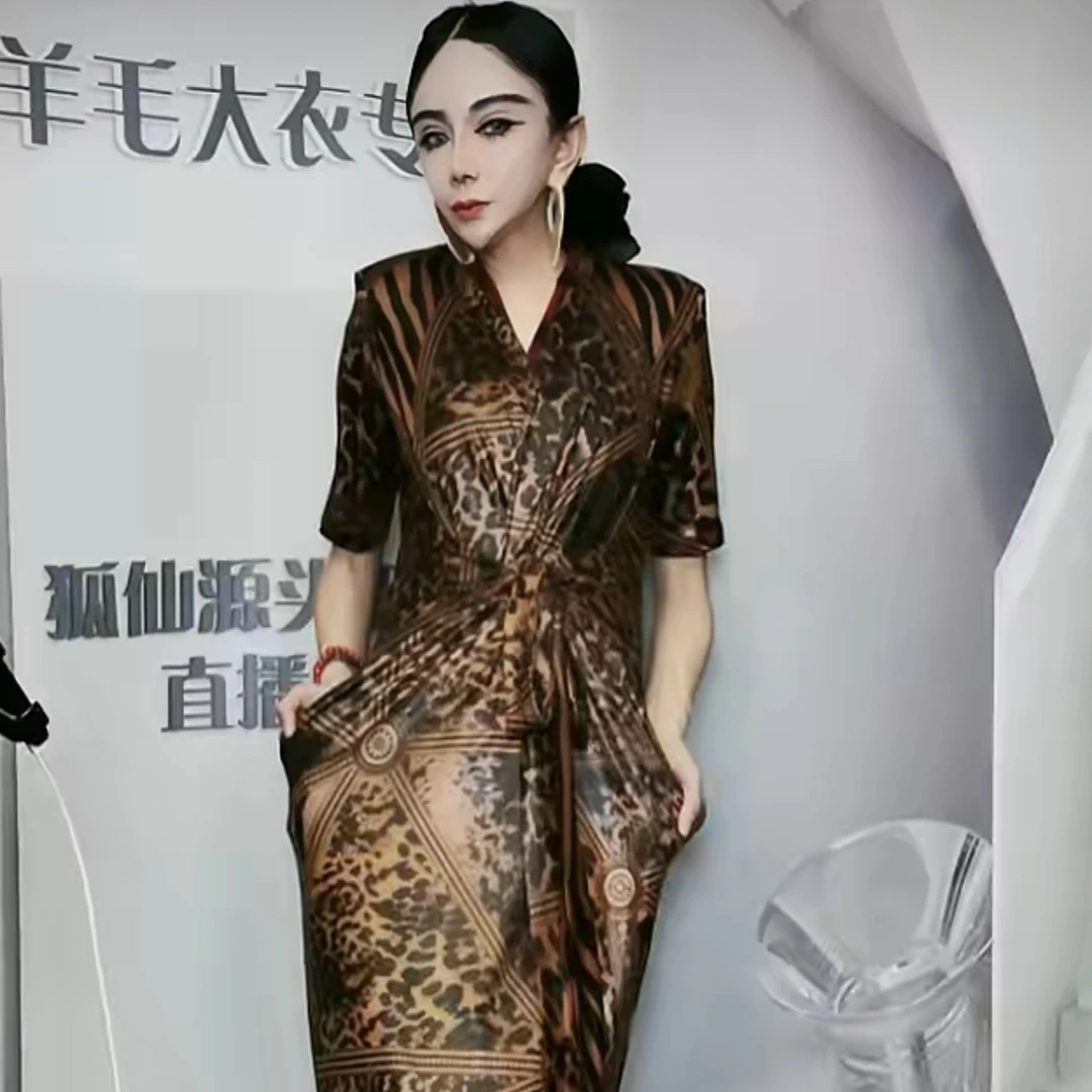 2402豹纹女装连衣裙短袖显瘦修身豹纹网红女士轻奢设计师气质