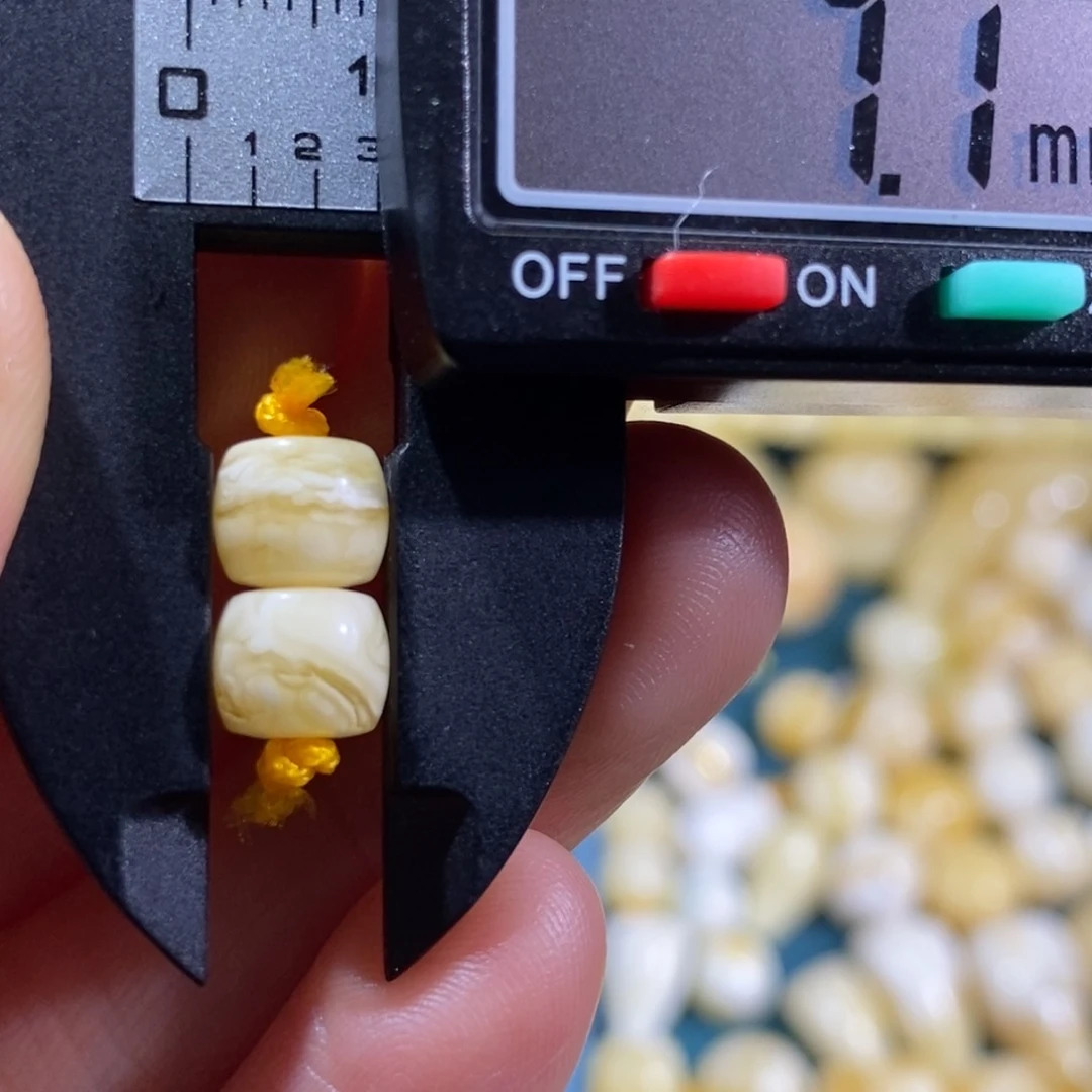 蜜蜡裸石未镶嵌配饰