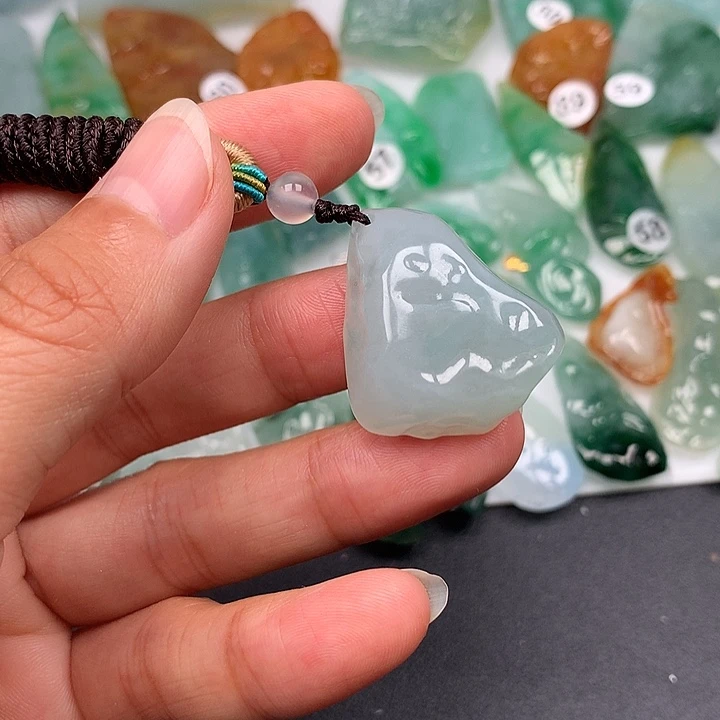 翡翠未镶嵌颈饰随型