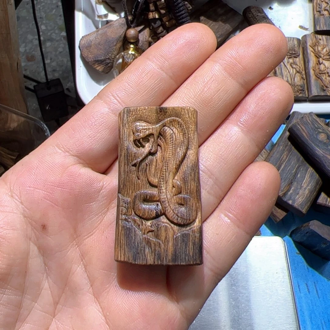 吊坠沉香白棋蛇5.3克