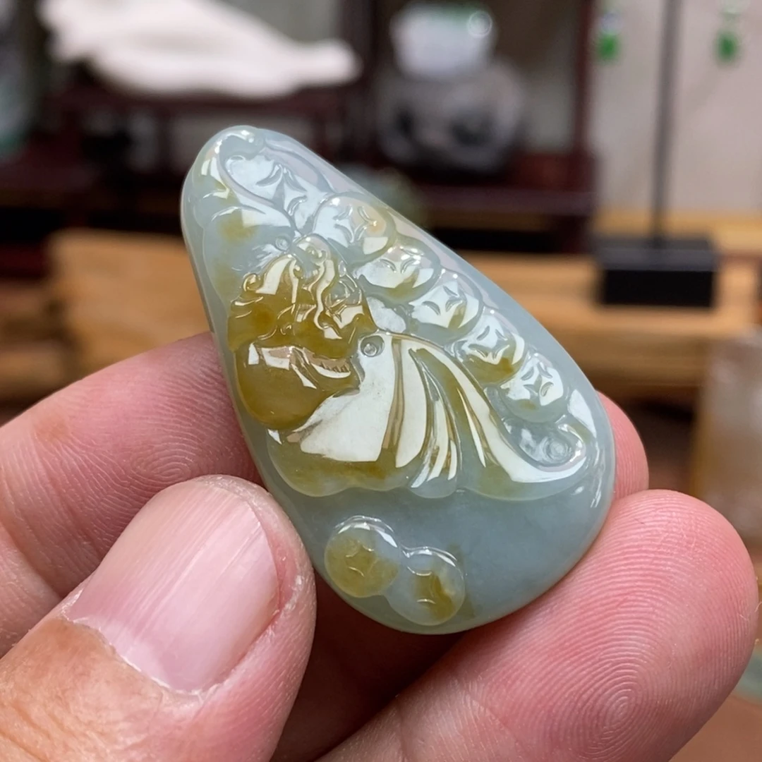 翡翠未镶嵌颈饰福在眼前