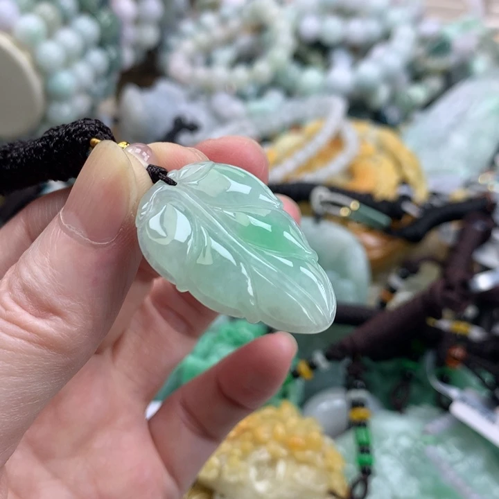 翡翠未镶嵌颈饰吊坠