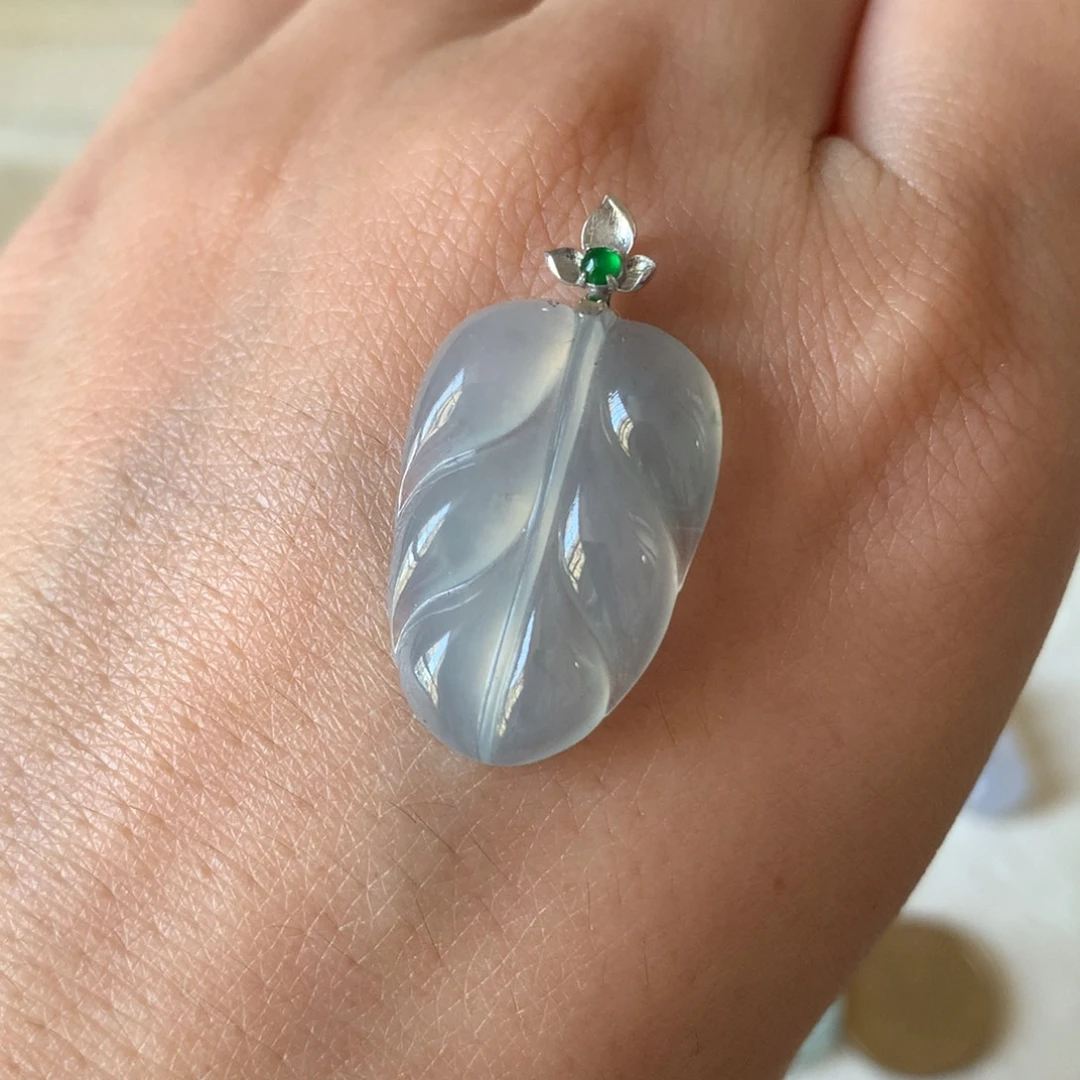 翡翠18K金镶嵌颈饰09