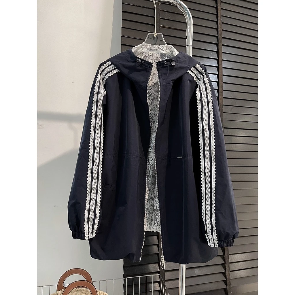 韩系早秋新款时尚百搭连帽拉链棒球服外套女洋气蕾丝拼接拉链风衣
