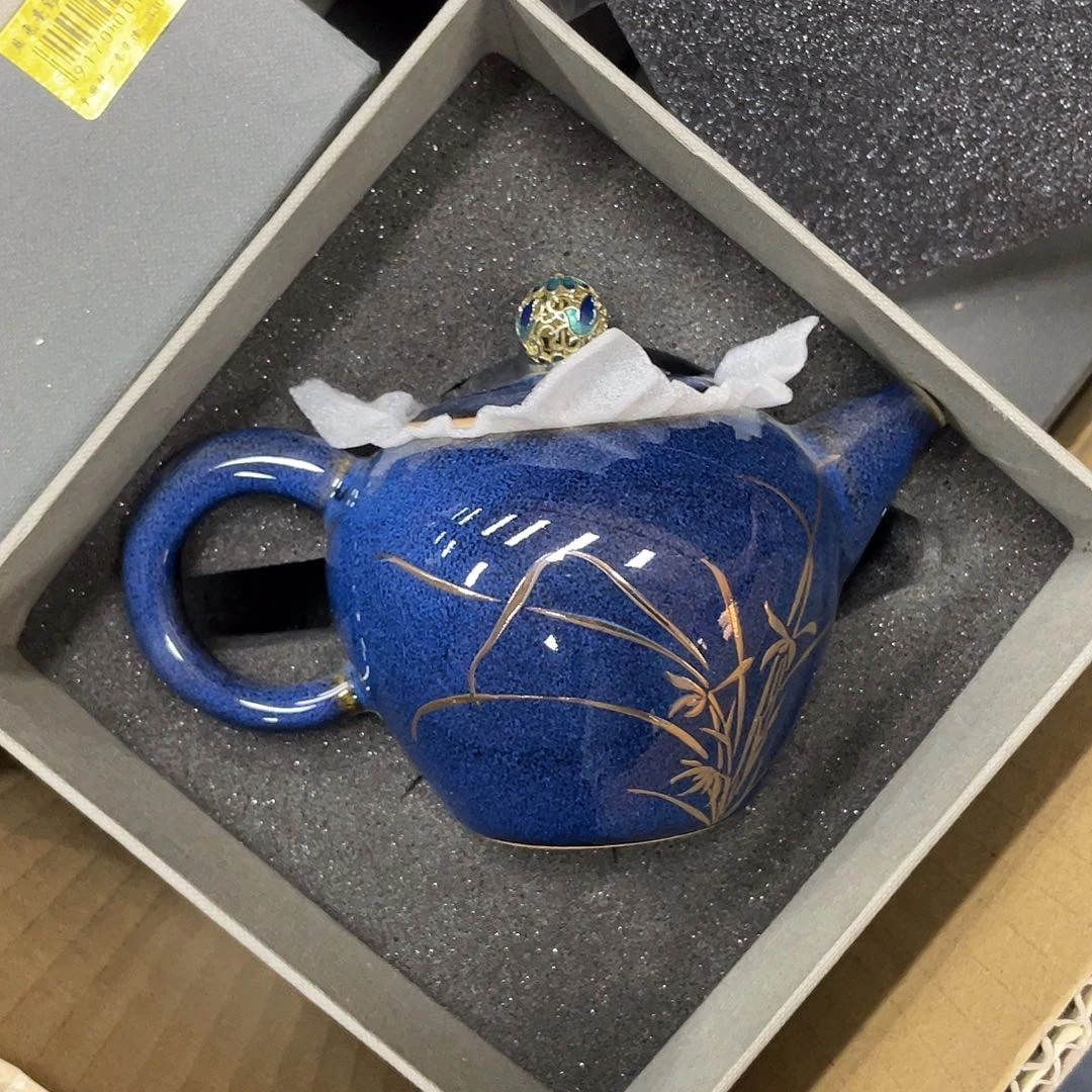 搪瓷杯子里还有很多东西