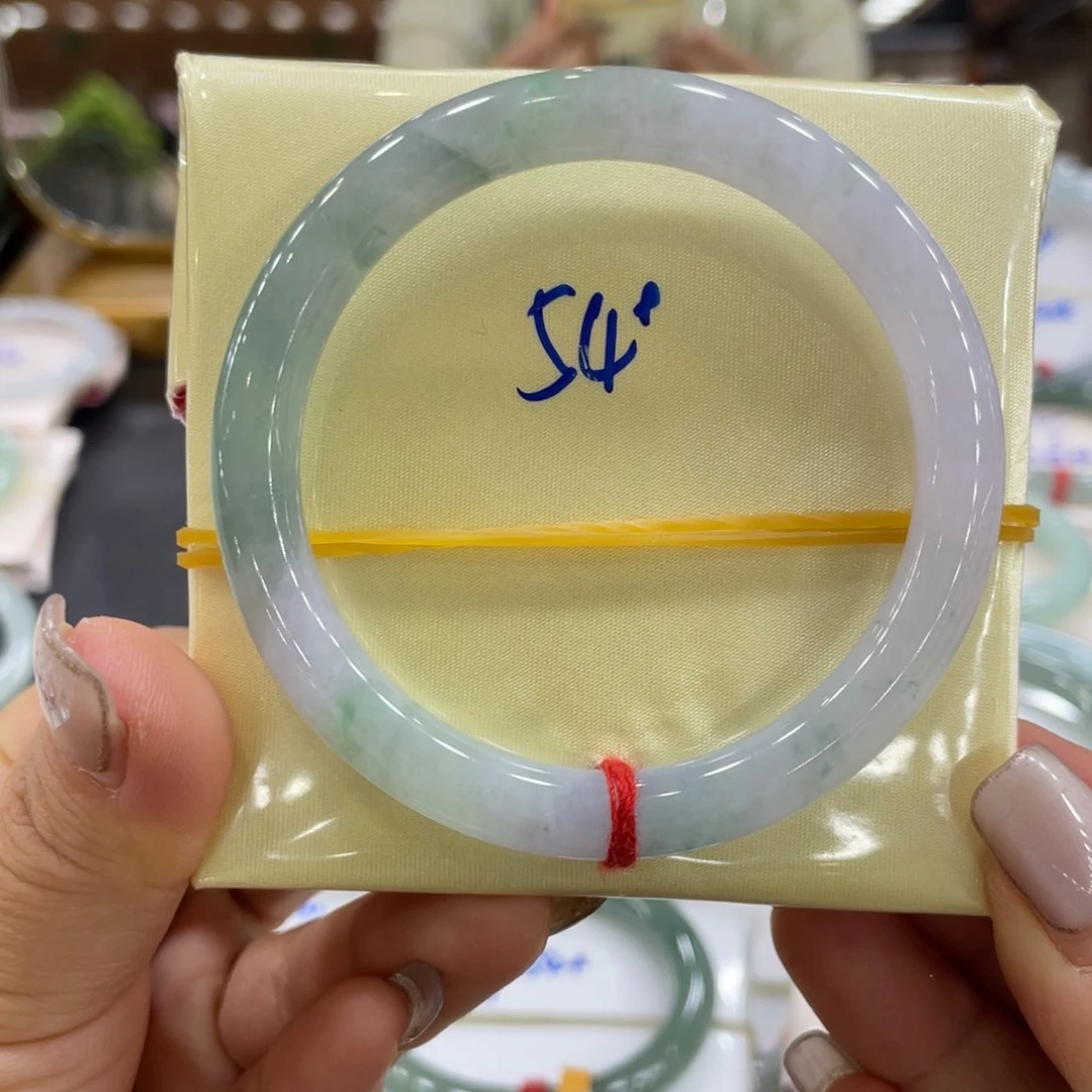 翡翠手镯未镶嵌翡翠