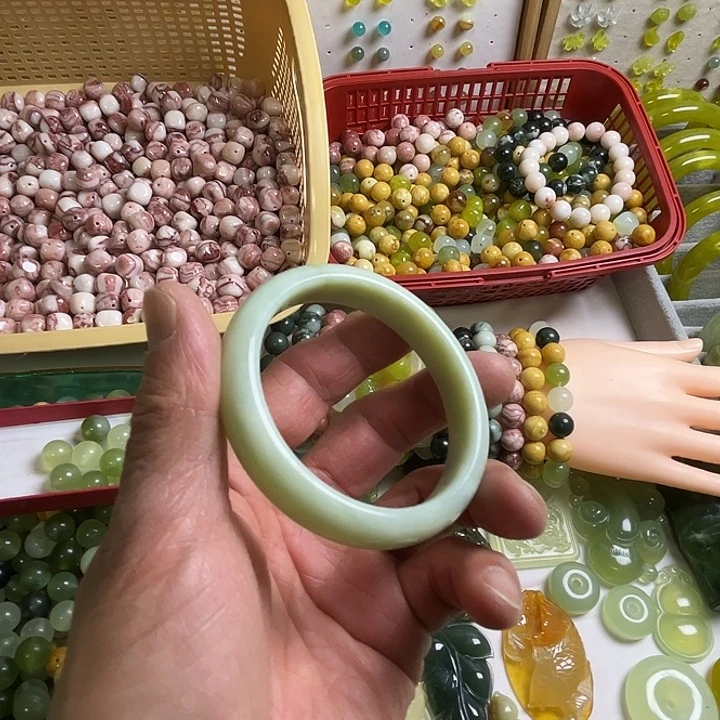 合金蛇纹石玉颈饰