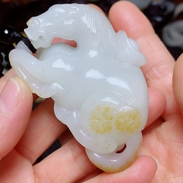 李***白和田玉未镶嵌车挂