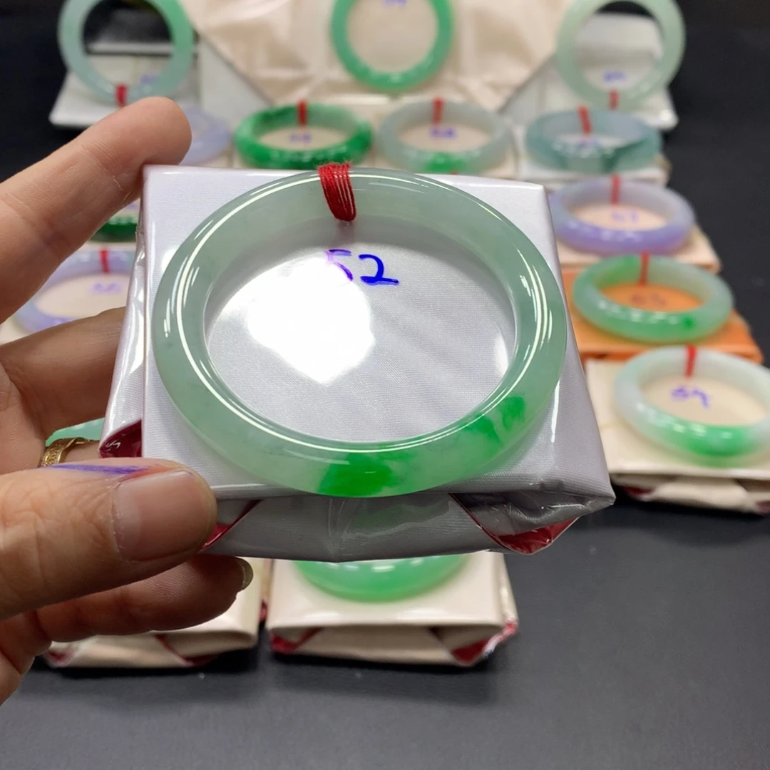 翡翠未镶嵌手镯52圈口