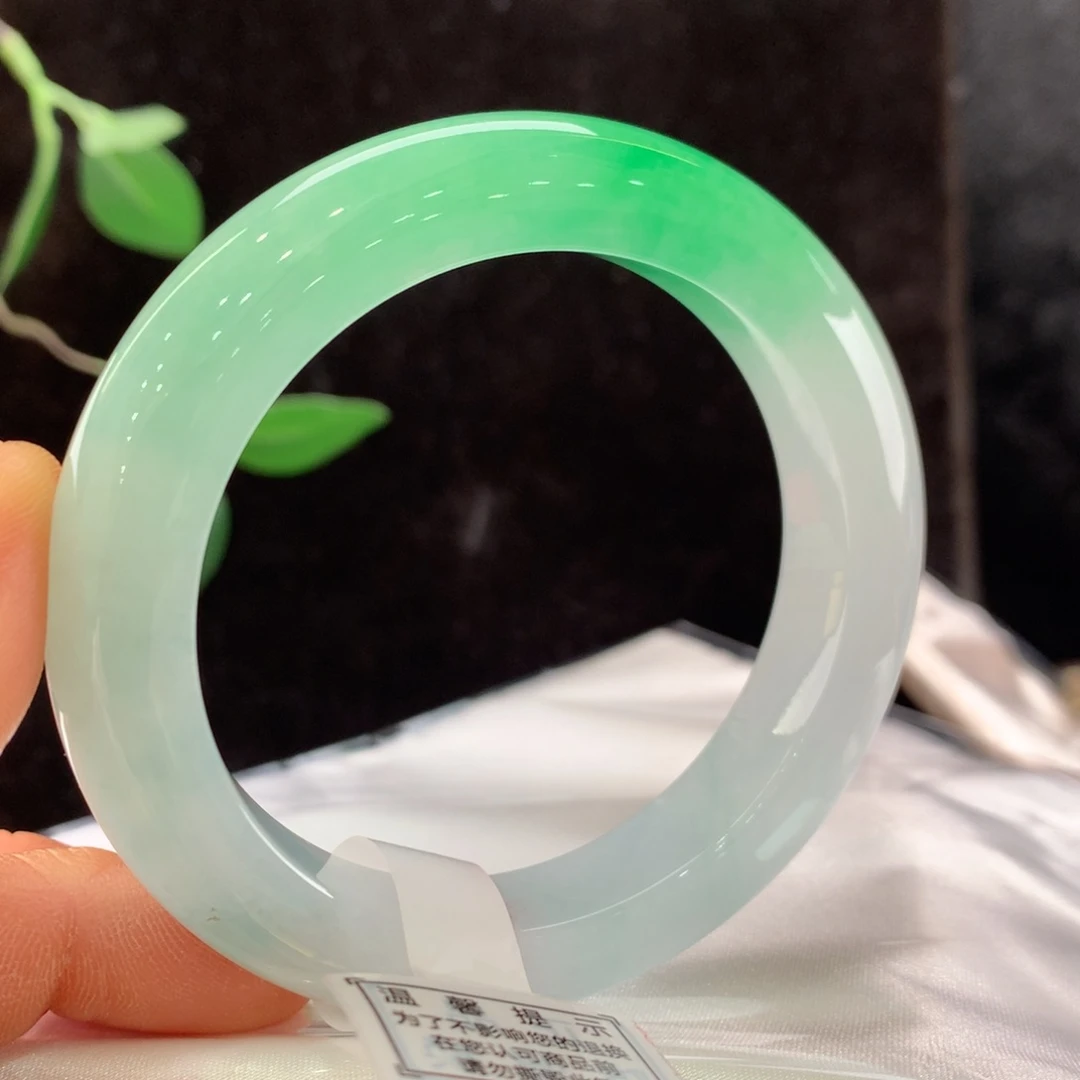 翡翠手镯未镶嵌熙总价78000。-0024