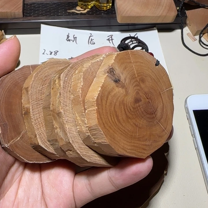 老山檀香树枝原料切片吊坠奶香