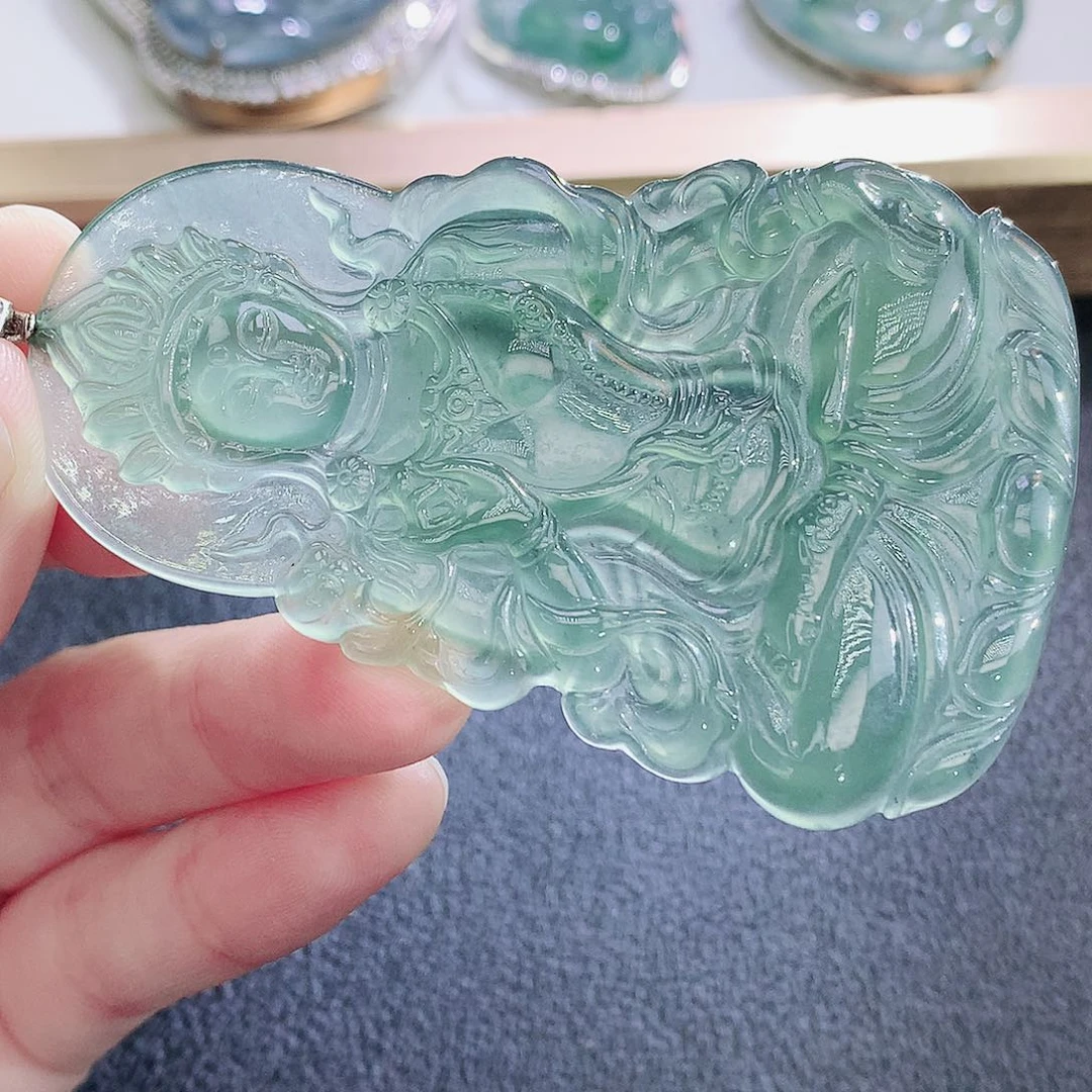 翡翠18K金镶嵌颈饰翡翠