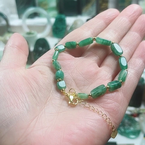独山玉未镶嵌吊坠
