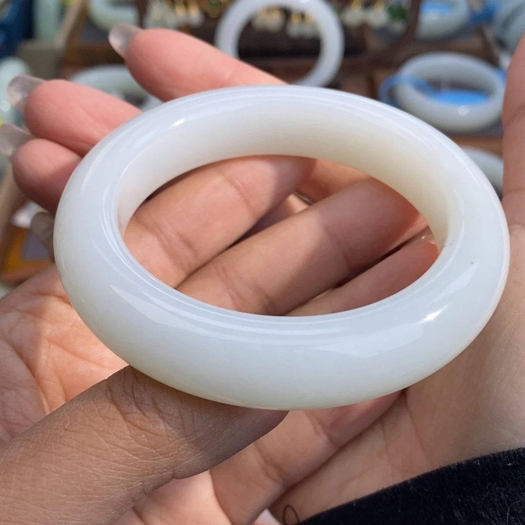 和田玉未镶嵌手镯