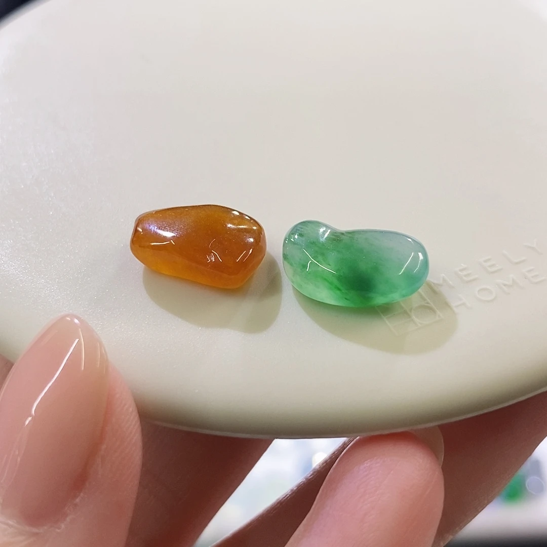 翡翠未镶嵌颈饰随行