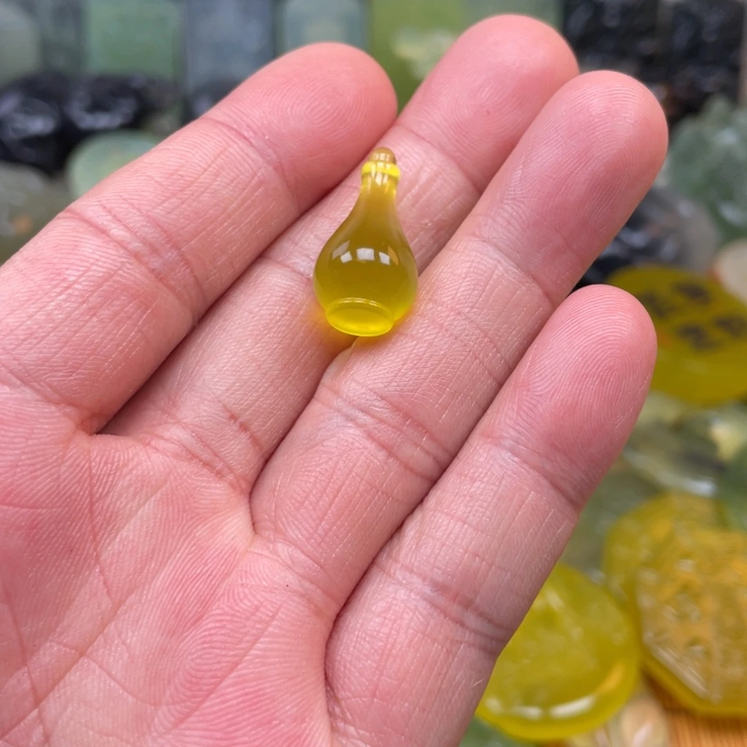 娜****蛇纹石玉未镶嵌颈饰