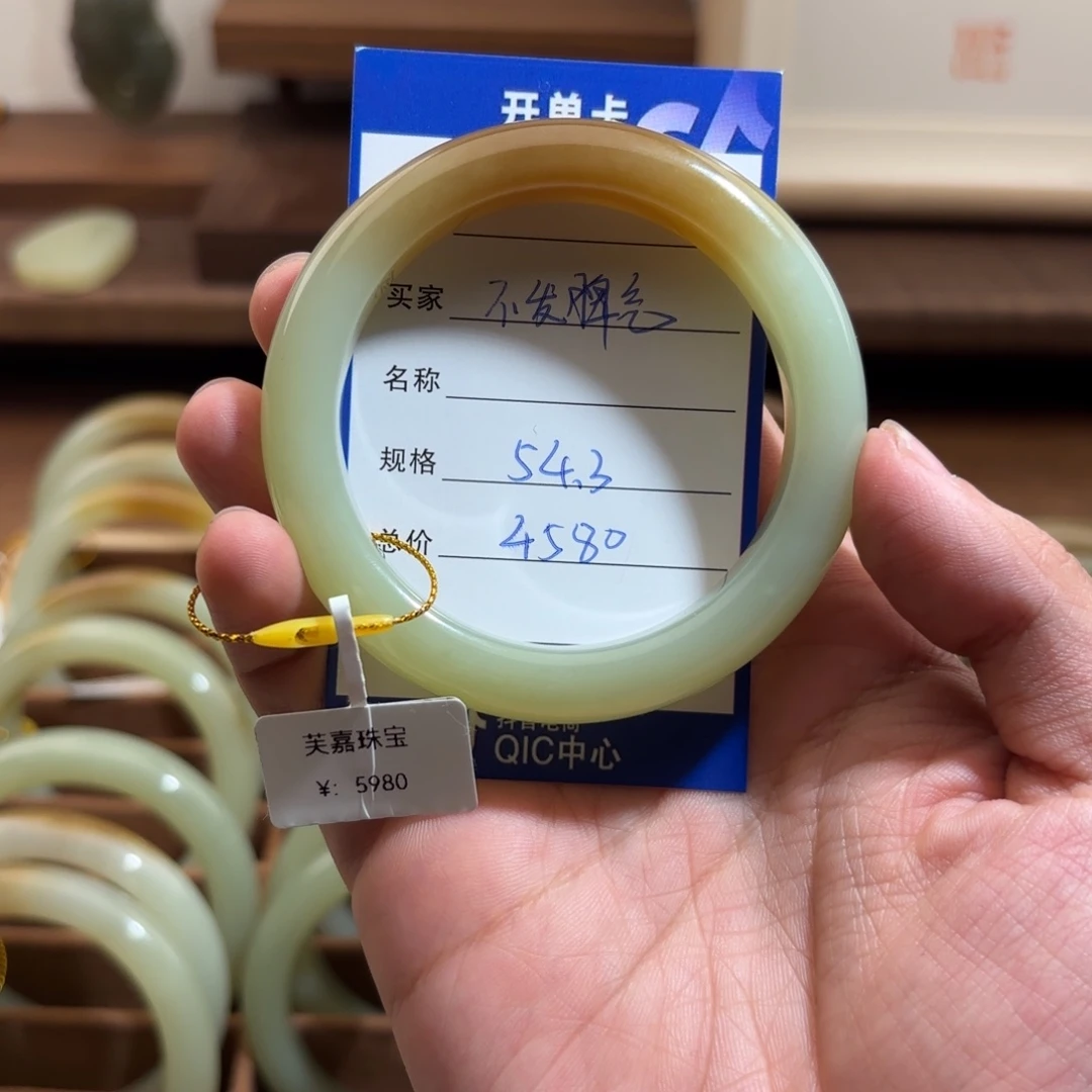 和田玉（糖玉）手镯未镶嵌不****