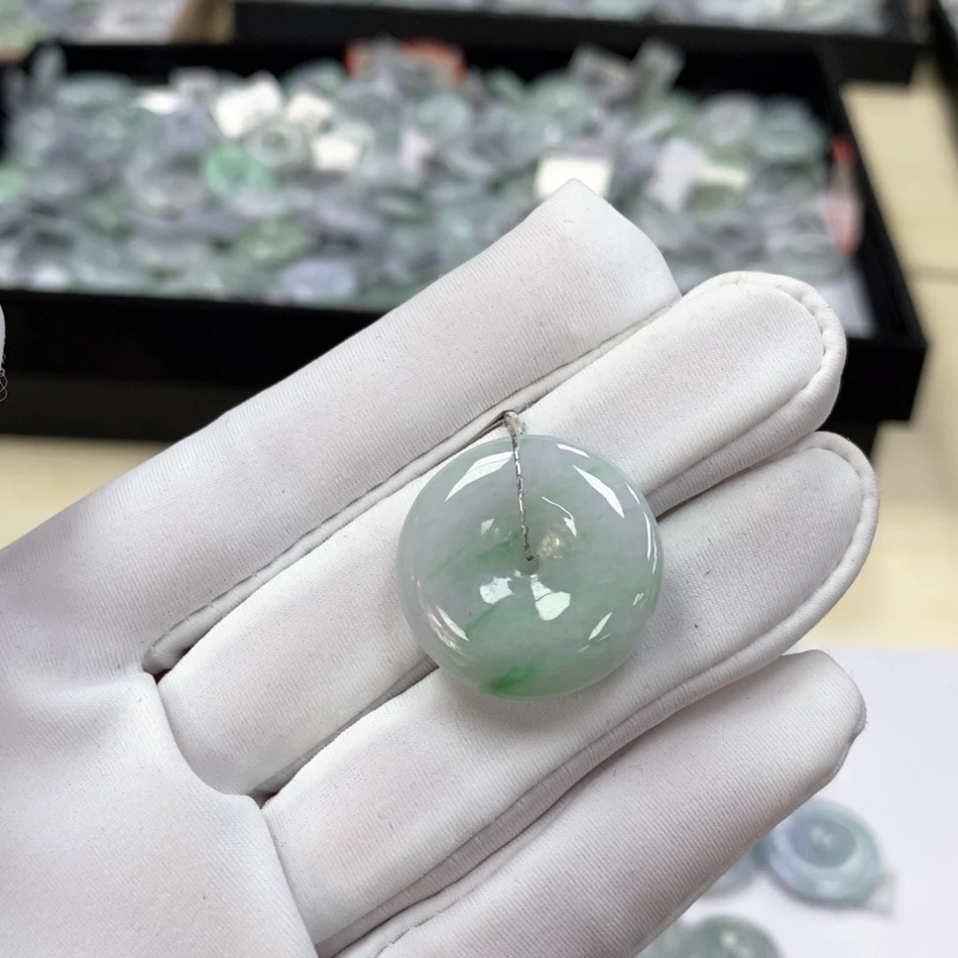 翡翠颈饰未镶嵌平安扣