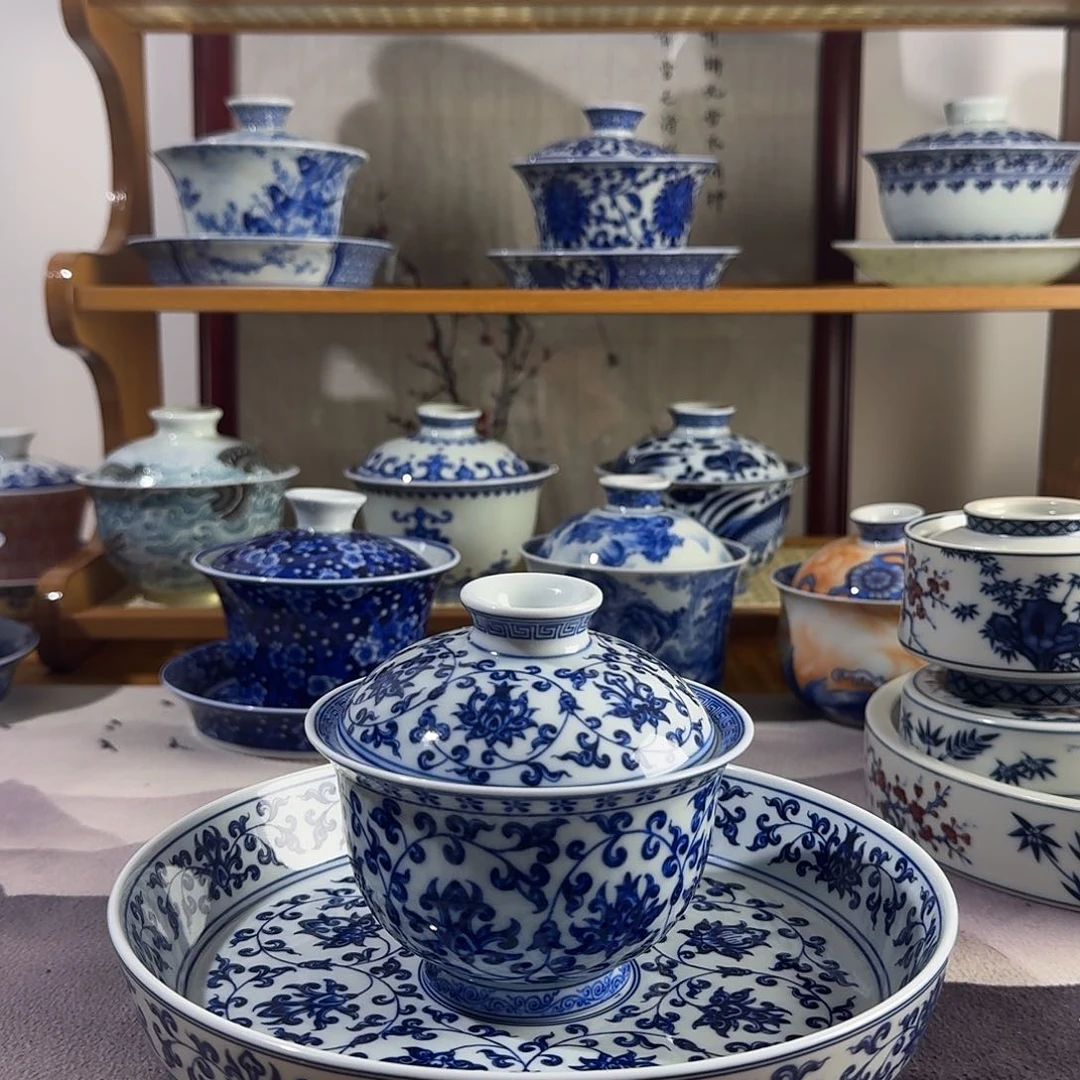 景德镇陶瓷青花缠枝莲