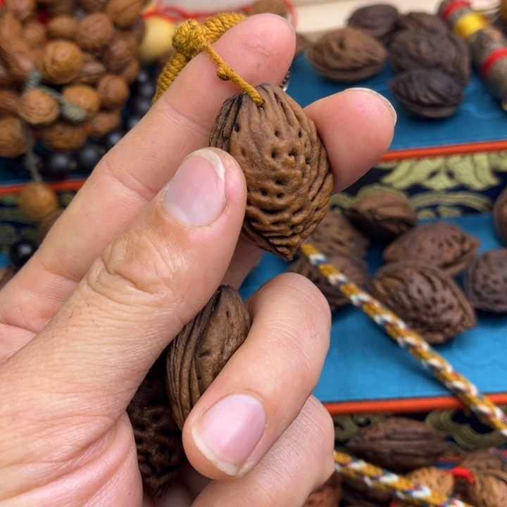 梦***乡木质非金属桃枭吊坠桃枭吊坠