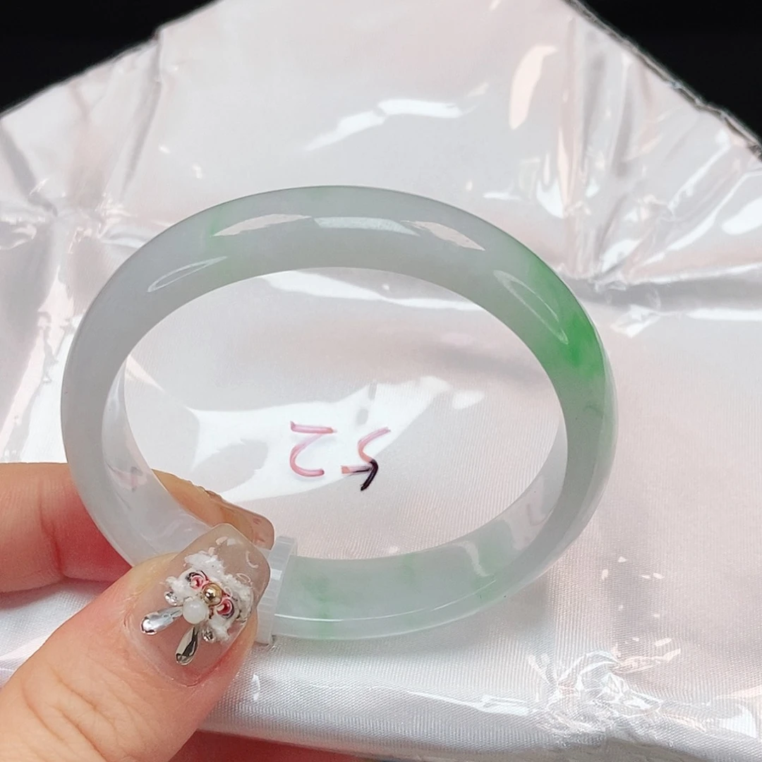 翡翠手镯未镶嵌贵妃